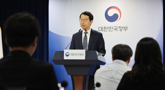 의사인력수급추계위원회의 결과 발표하는 김태현 위원장