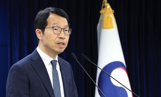 의사인력수급추계위원회의 결과 발표하는 김태현 위원장