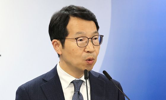 의사인력수급추계위원회의 결과 발표하는 김태현 위원장