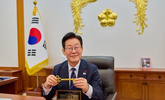'백악관 황금 열쇠' 손에 든 이재명 대통령