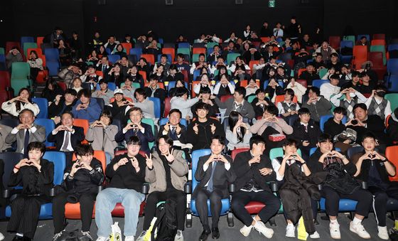 최교진 교육부 장관, 직업계고 학생들과 독립영화 '3학년 2학기' 관람