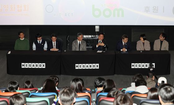 최교진 장관, 직업계고 학생들과 독립영화 '3학년 2학기' 관람