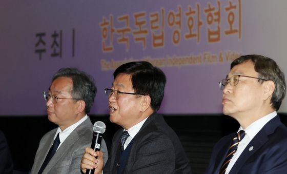 최교진 교육부 장관, 독립영화 '3학년 2학기' 관람