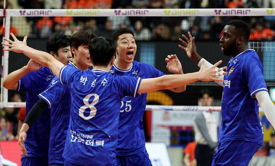 득점 환호하는 한국전력