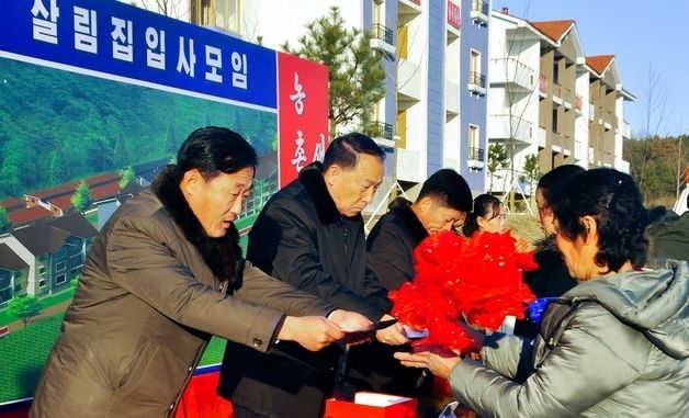 북한 삼천군 추릉농장, 살림집 입주 모임 진행