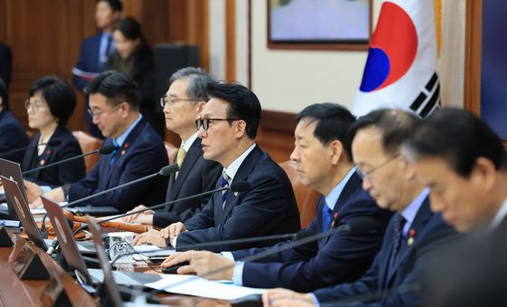 김민석 국무총리, 올해 마지막 국무회의 주재