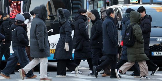 차가운 바람 속 2025년 마지막 출근길