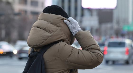꽁꽁 싸매고 나선 완전무장 출근길