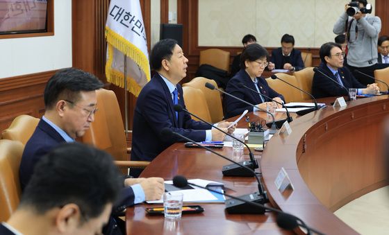 경제관계장관회의 주재하는 구윤철 부총리