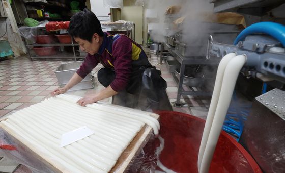 '새해에는 떡국이지'