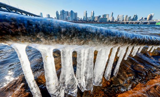 연말에 찾아온 맹추위 '얼음왕국'