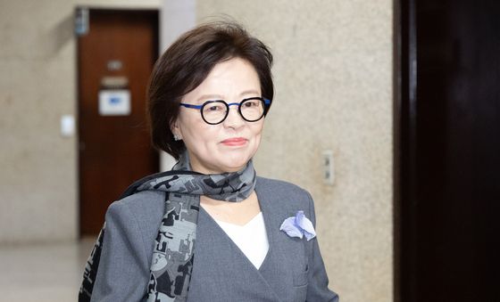 민주당 원내대표 보궐선거 선관위 회의 향하는 진선미 위원장