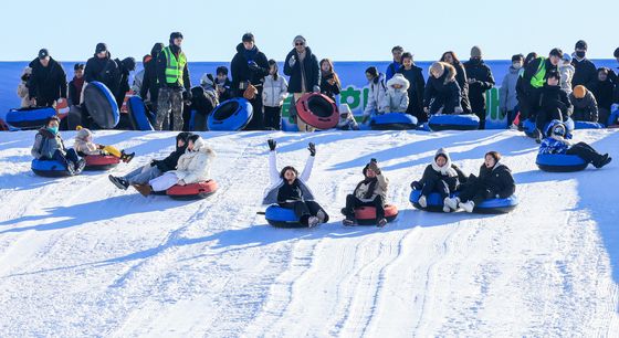 겨울철 즐기는 눈썰매