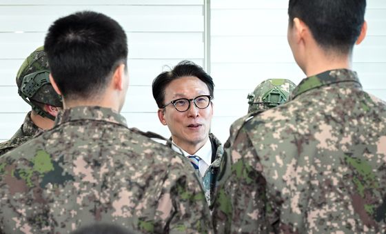 장병들 격려하는 김민석 총리