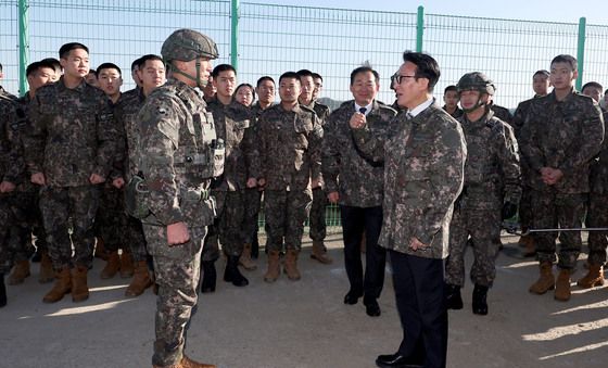 장병들 격려하는 김민석 총리