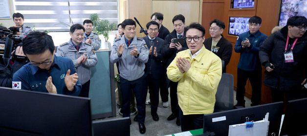 김민석 총리, 연말연시 치안 현장 격려