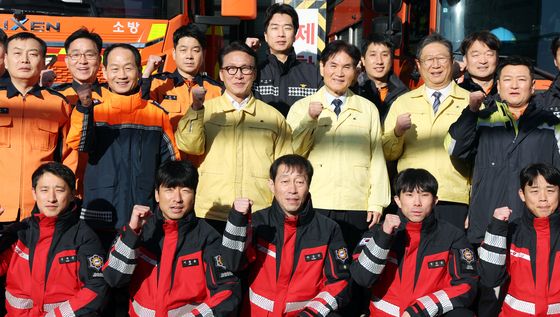 파이팅외치는 김민석 총리