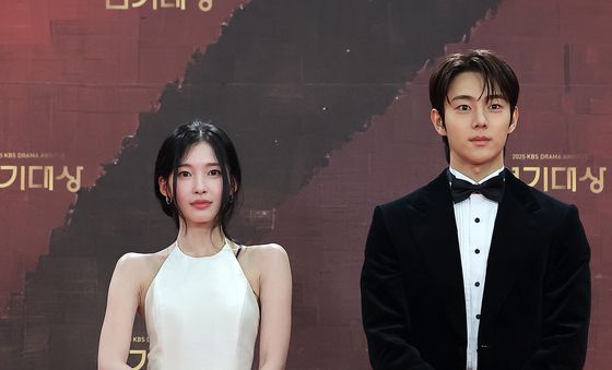 아린·유정후, 떨리는 레드카펫