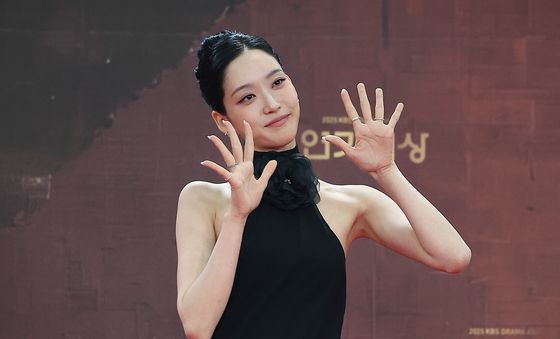 한지현, 블랙 여신