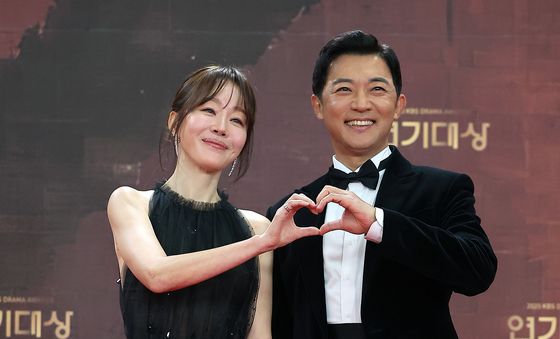 엄지원·안재욱, 독수리 5형제를 부탁해의 주역들