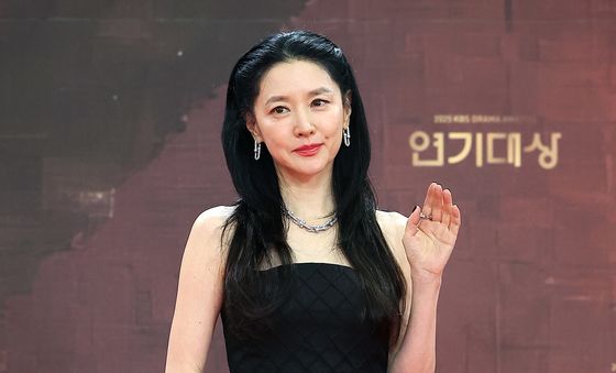 이영애, 오랜만에 연기대상 나들이