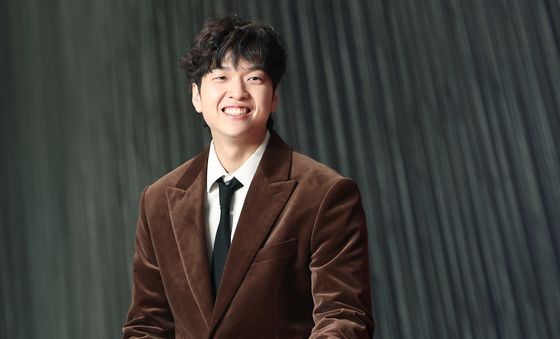 유재필, 2025 SBS 연기대상 비주얼 MC