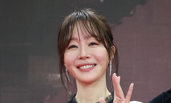 엄지원, 아름다운 미소