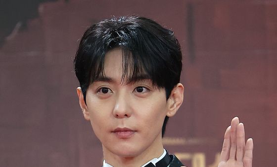 현우, 카리스마 눈빛