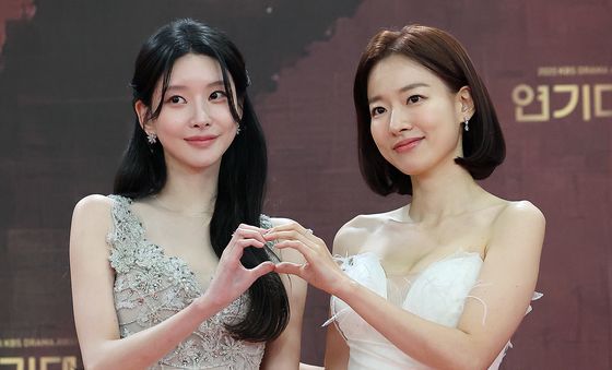 이시아·이효나, 친밀한 리플리의 주역들