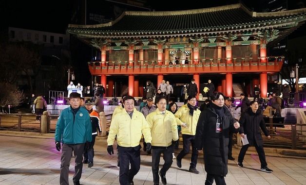 윤호중 장관, 보신각 타종식 앞두고 안전현장점검