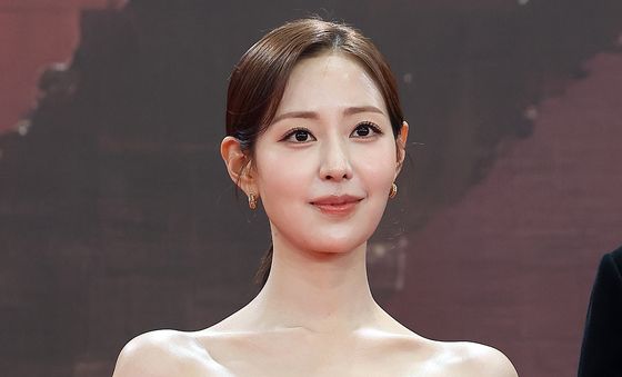 신슬기, 단아한 미소