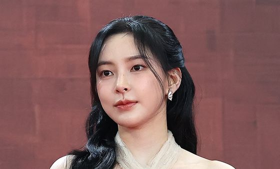 신수현, 강렬한 눈빛