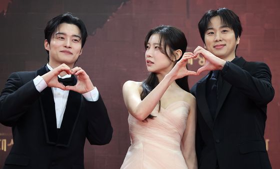 김이영, 레드카펫에서도 멈추지 않는 상황 연기