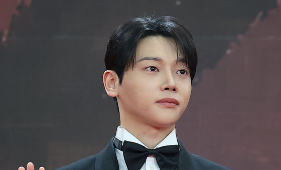 권도형, 젠틀한 손인사