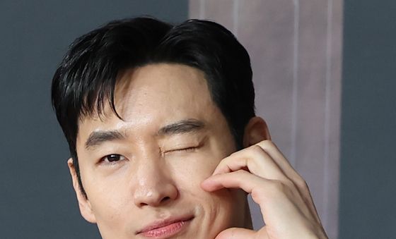 이제훈, 대상 후보의 윙크 플러팅