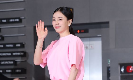 안은진, 핑크로 물든 고다림