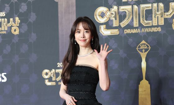 한지민, 최정훈이 반한 미소