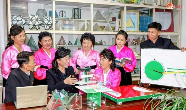 北 "교육 질 높이기 위한 토론 심화"…구성 제1중학교 조명