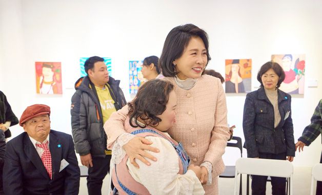 은혜로운 명화전 찾은 김혜경 여사