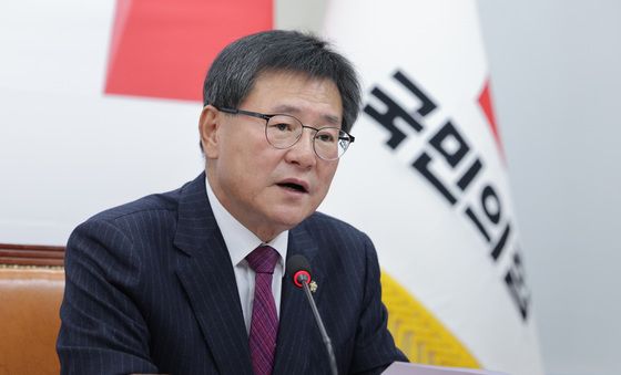 발언하는 이헌승 의장