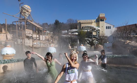 캐리비안 베이에서 윈터 스파 캐비 즐겨요