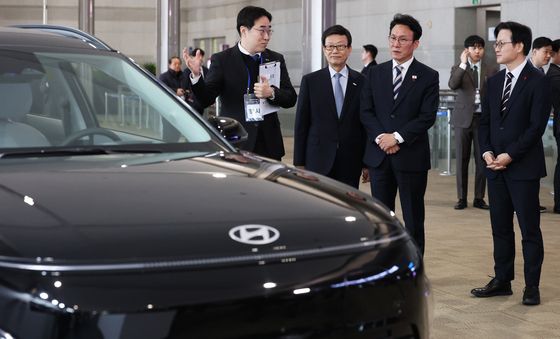 '수출 효자' 현대車 코나 살펴보는 김민석 총리