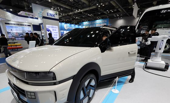 수소 엑스포에 전시된 수소차 넥쏘