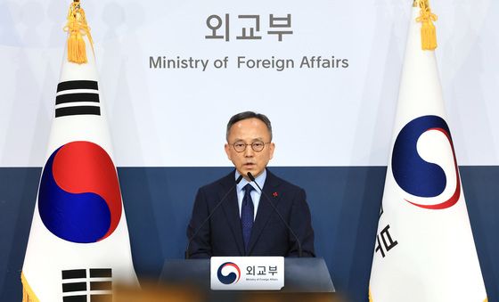 브리핑하는 박일 외교부 대변인