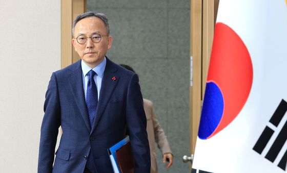 브리핑 나서는 박일 외교부 대변인