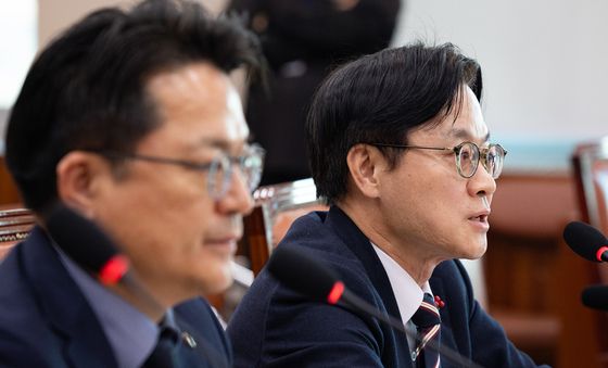 김정관 장관, 산자위 답변