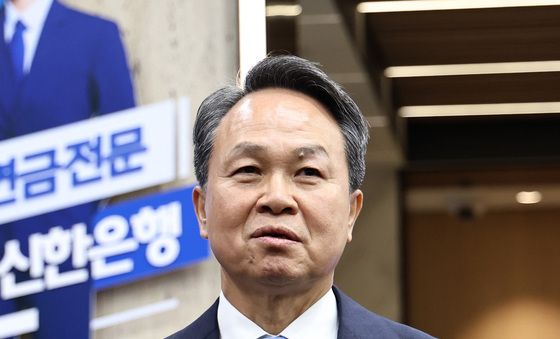 연임 성공한 진옥동 신한금융 회장