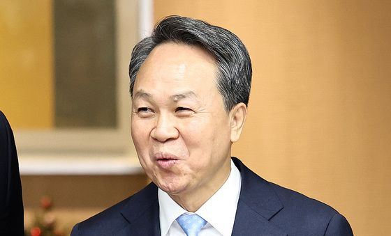 웃음 짓는 진옥동 신한금융 회장