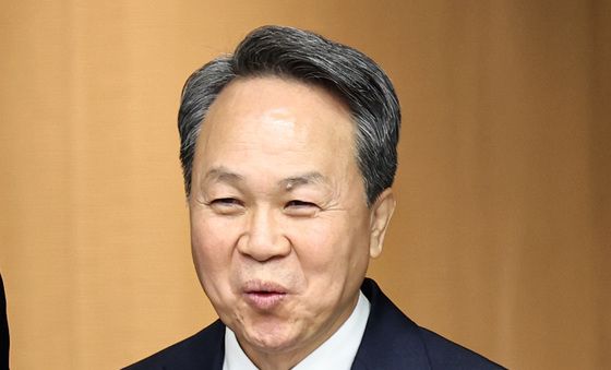 진옥동 신한금융 회장, '3년 더'