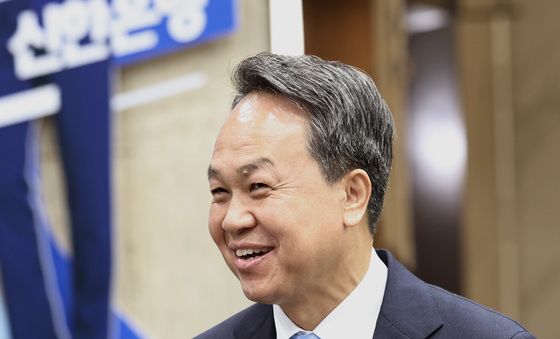 진옥동 신한금융 회장, 3년 연임